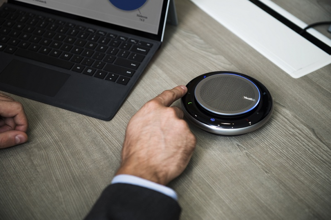 Спикерфон Yealink CP900 with dongle UC, USB, Bluetooth, встроенная батарея, 6 встроенных микрофонов, BT50 в комплекте